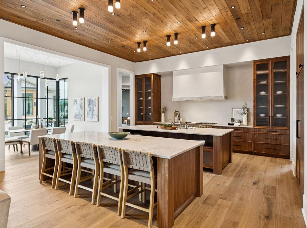 Your Dream Home Awaits – Pool and Greenhouse Included!